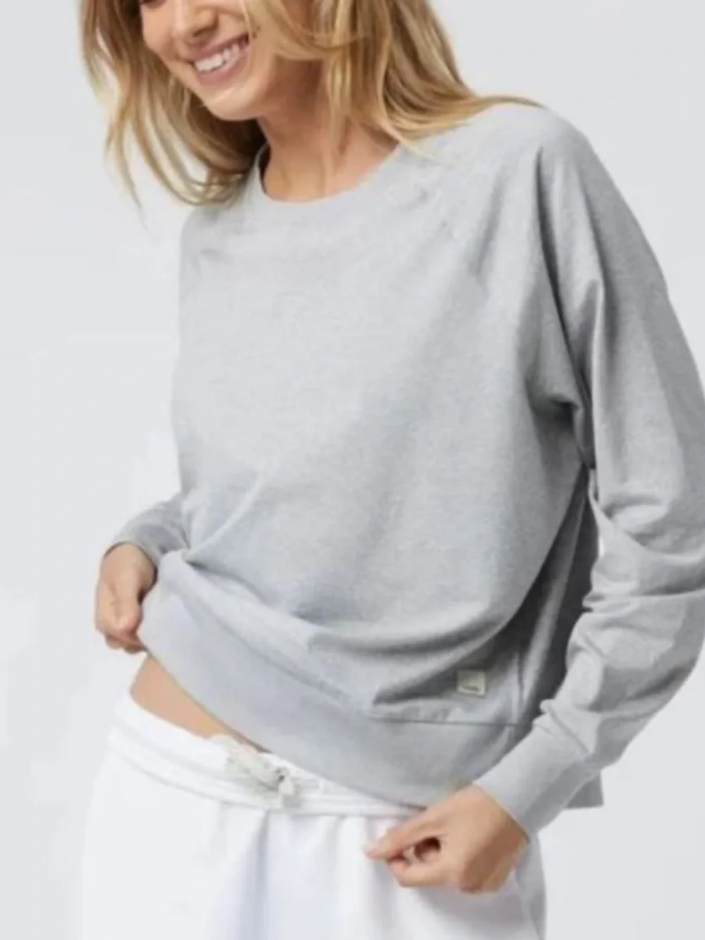 Vuori Women’s Long-Sleeve Halo Crew Pullover Heather Gray Size Small